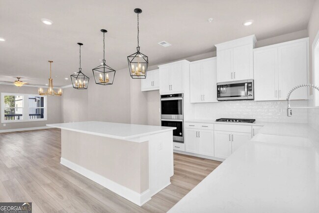 Building Photo - 423 Lincoln St