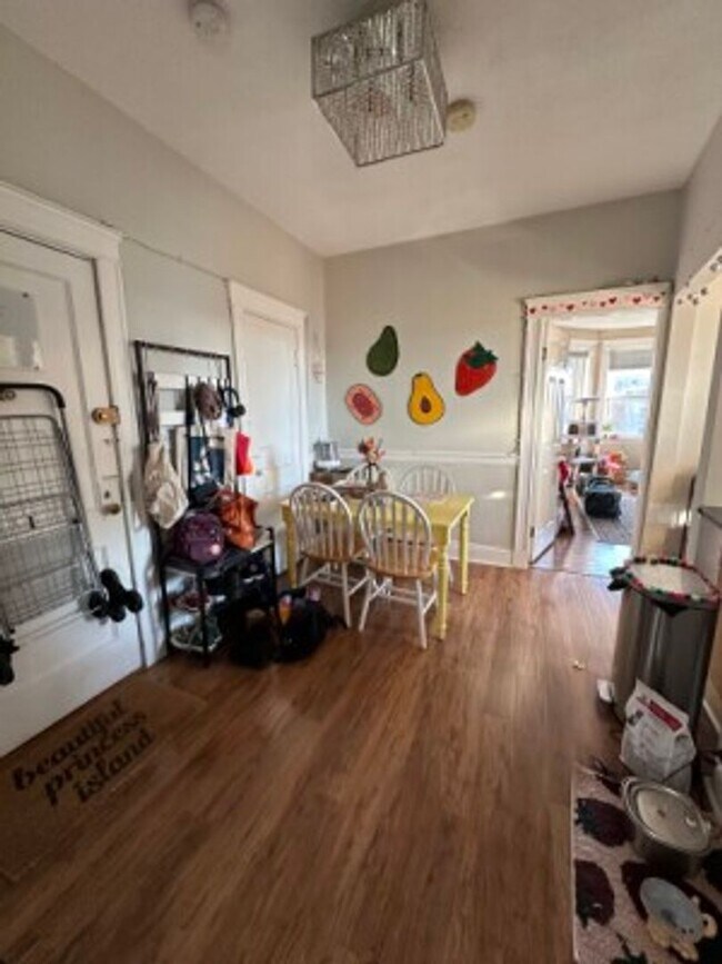 Building Photo - Allston 2 bedroom apartment - Available 6/1