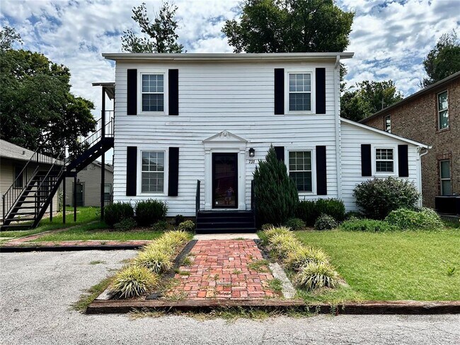 Building Photo - 731 S Jenkins Ave
