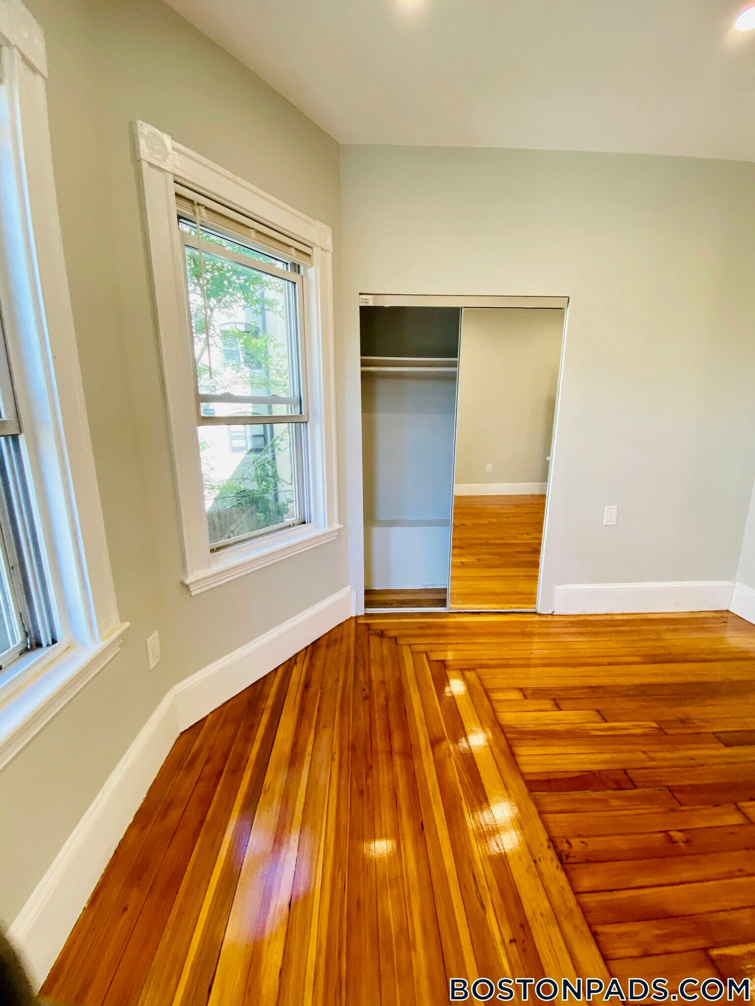 Building Photo - 164 Hyde Park Ave