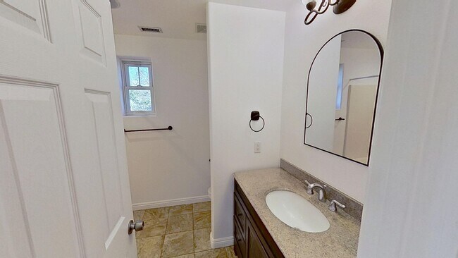 Building Photo - 415 W De La Guerra St