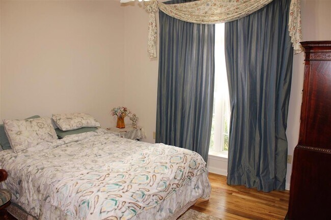 Building Photo - 355 Forest Hill-Irene Rd