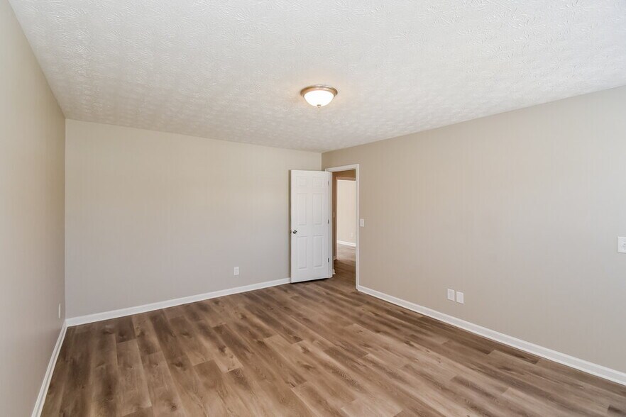 Building Photo - 6444 Shadow Ct