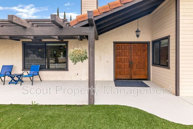 Building Photo - 1028 Capra Way