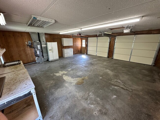 Building Photo - Single Family home in Greenhill Area!