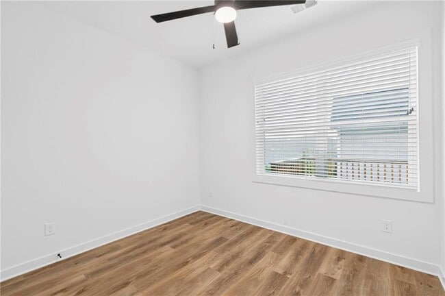 Building Photo - 122 Hilltop Dr SW