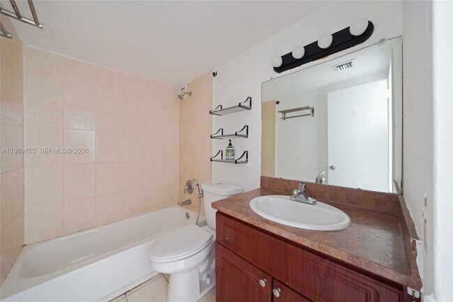 Building Photo - 2000 NE 135th St