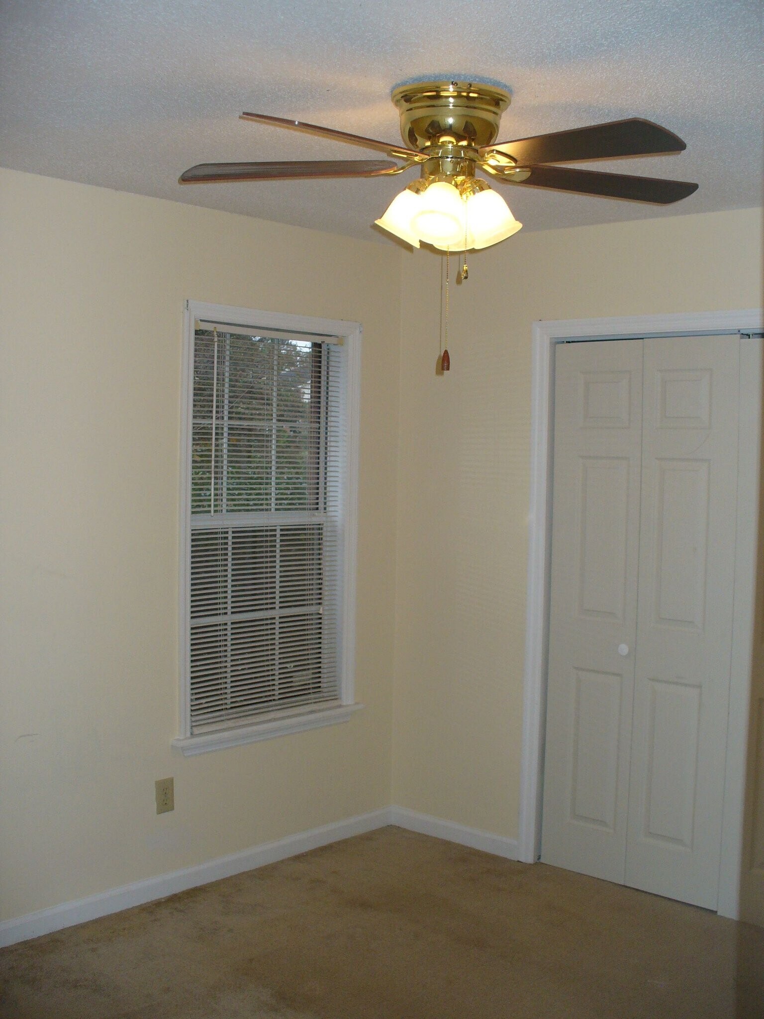 Building Photo - 1013 Pleasant Valley Dr