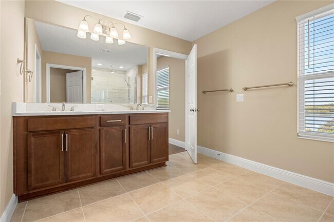 Building Photo - 2049 Heart Lk Dr