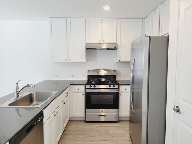 Building Photo - Brand New 4 Bedroom Texas A&M