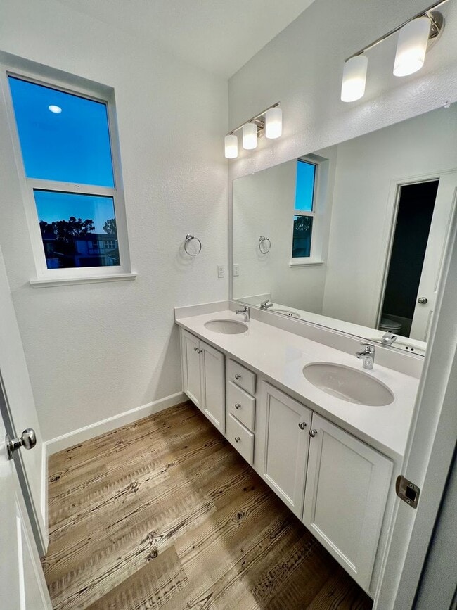 Building Photo - GORGEOUS 4 BED/3BATH IN BRENTWOOD SAVE $10...