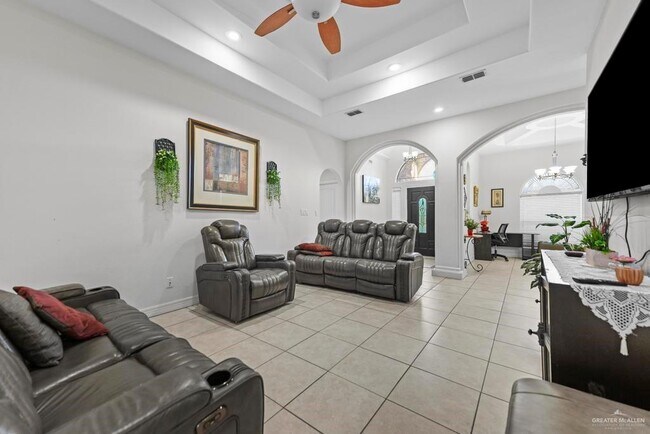 Building Photo - 23 W Arapaho Ave