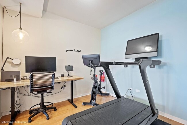 Building Photo - 437 W Division St