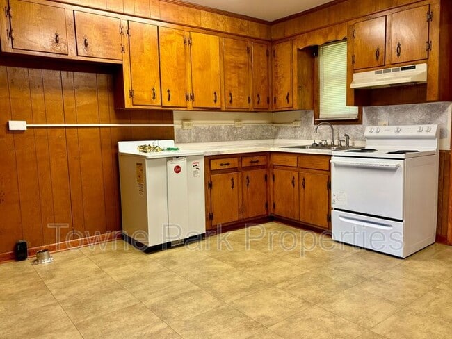 Building Photo - 1753 Davidson Dr