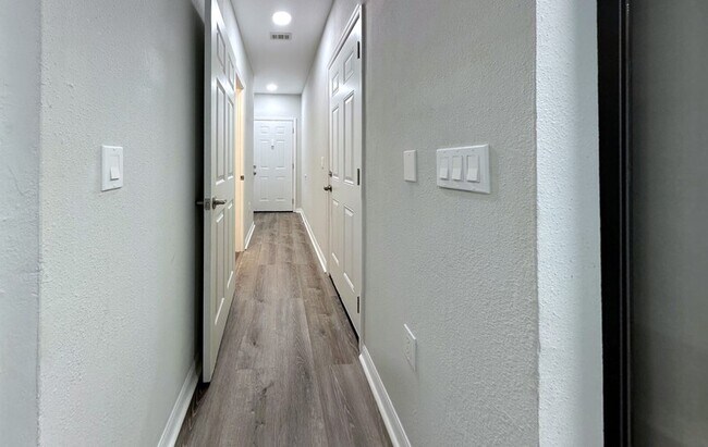 Building Photo - 4330 Tyler Cir N