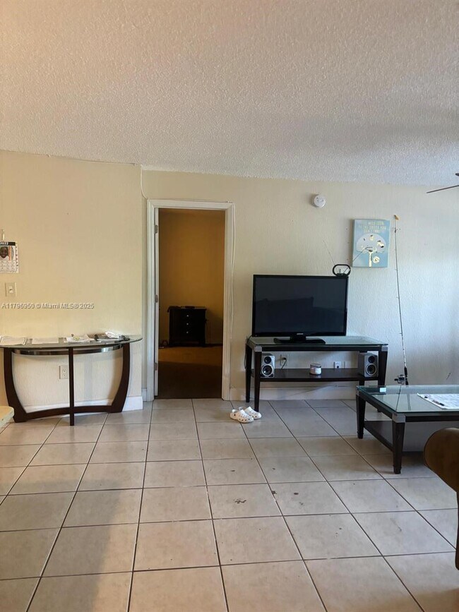 Building Photo - 4235 N University Dr