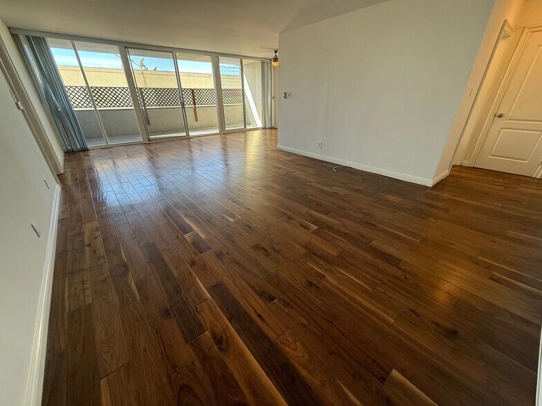 Building Photo - 11936 Darlington Ave