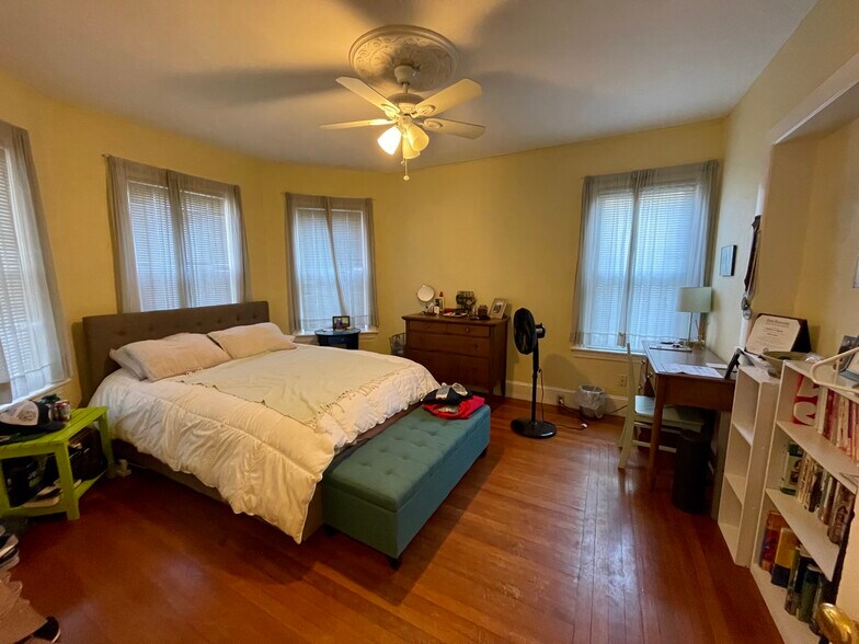 Building Photo - 21 College Ave