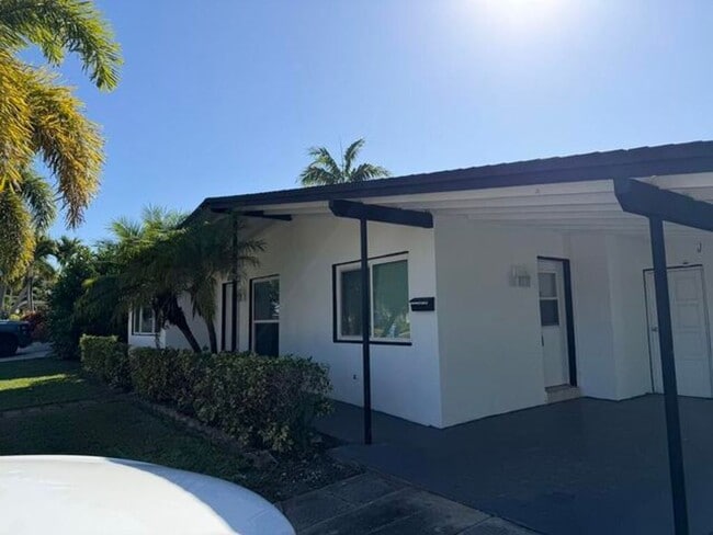 Building Photo - 1014 W Drew St