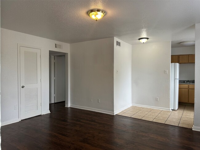 Building Photo - 7201 Hallshire Dr