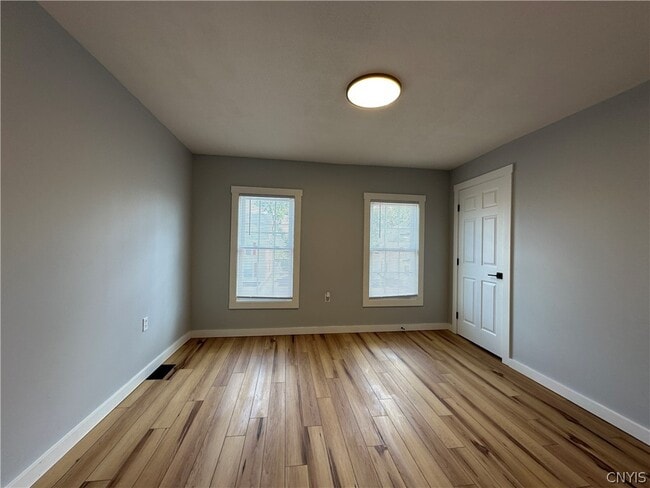 Building Photo - 128 Caroline Ave