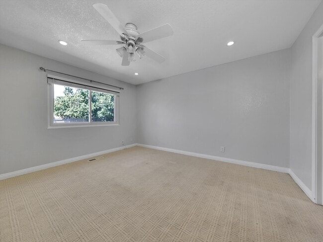 Building Photo - 36444 Peugeot Pl