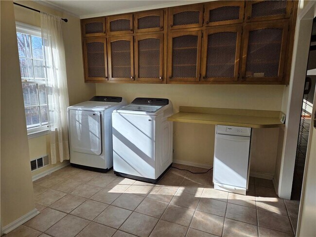 Building Photo - 1193 Angelia Dr SW