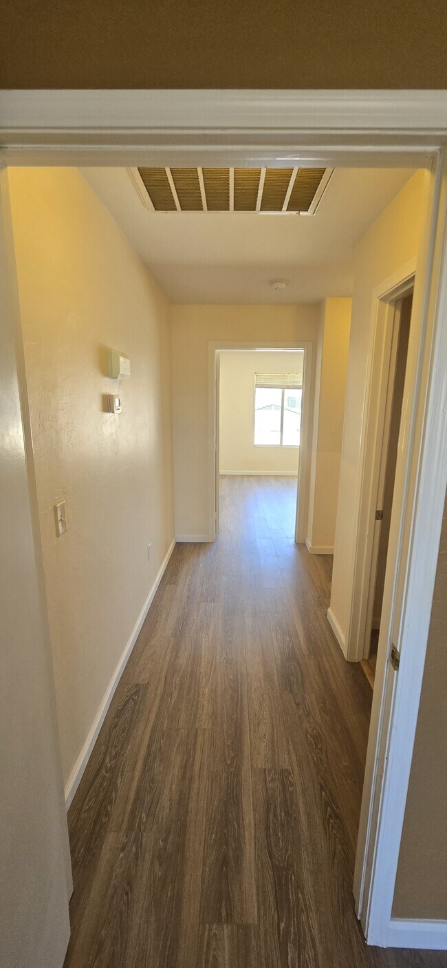 Building Photo - 2611 W Gypsum Ave