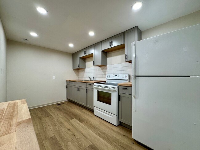 Building Photo - 975 Beason Dr