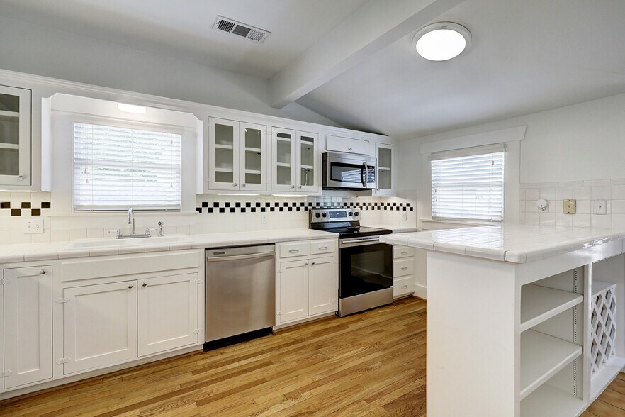 Nice sized kitchen with stainless steel appliances. - 603 Euclid St