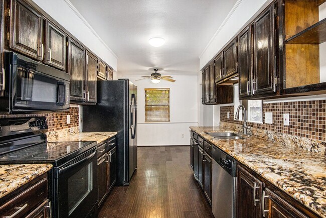 Building Photo - 14304 Misty Meadow Ln