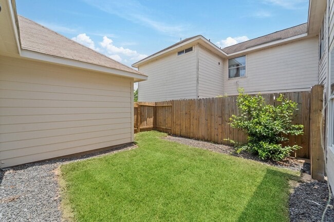 Building Photo - 6310 Mountain Pines Ln