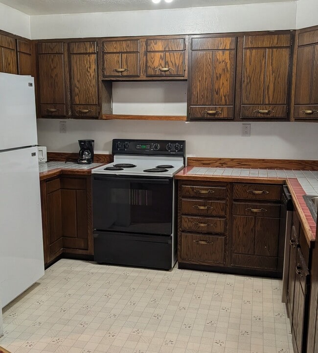 Building Photo - 608 Ridgecrest Dr