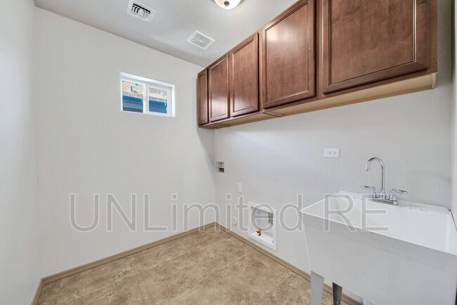 Building Photo - 2805 S Flagstone Ln