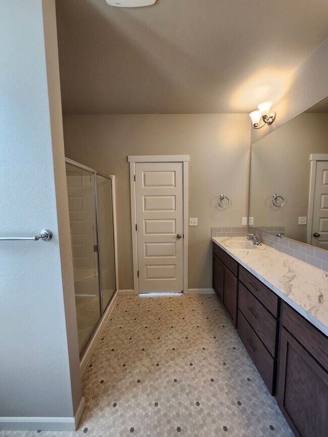 Building Photo - MOVE-IN SPECIAL: 1/2 MONTHS RENT FREE! Like New 3-Bedroom, 2-Bath Home