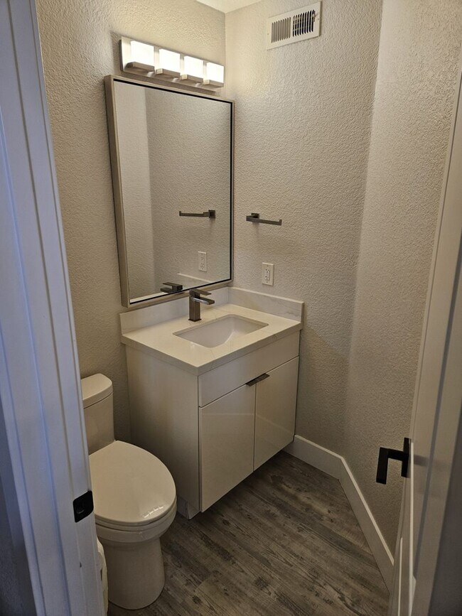 Building Photo - Remodeled Modern Home for Rent in Rocklin