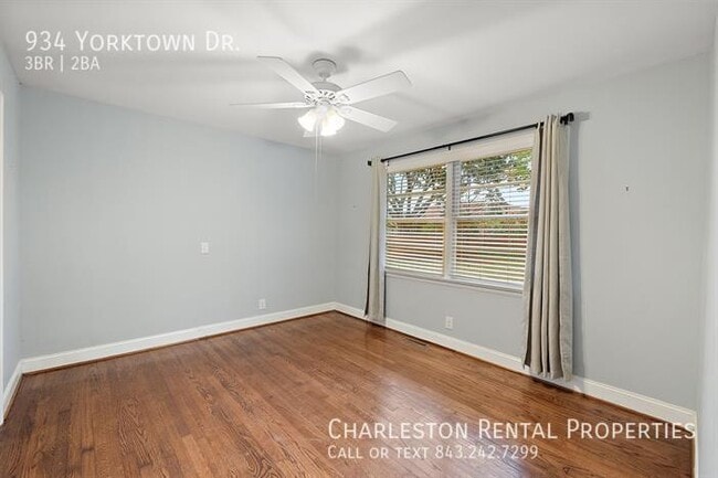 Building Photo - 934 Yorktown Dr