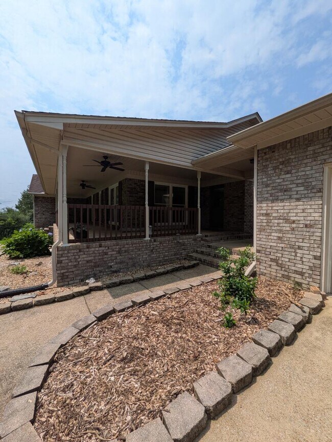 Building Photo - 102 Huntington Ridge Rd