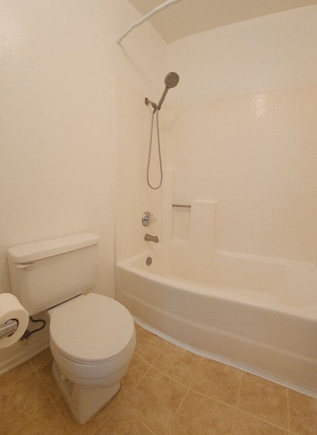 Building Photo - West End Ventura 3 bedroom townhome with attached garage and spacious yard