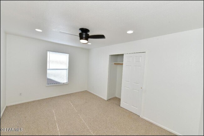 Building Photo - 1603 Villa Del Sol St