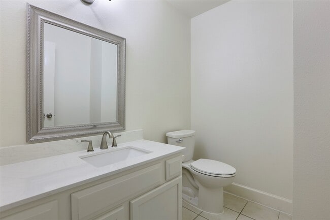 Building Photo - 28 Sawmill Grove Ln