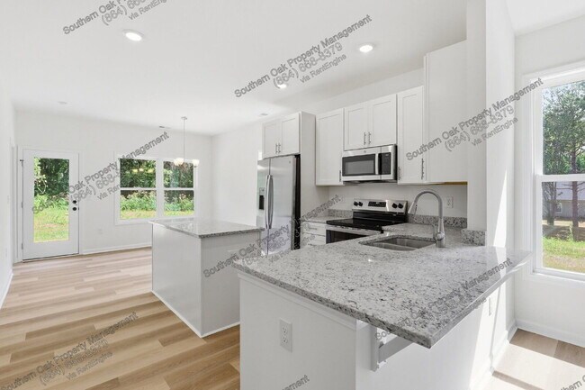Building Photo - 209 Poplar Ln