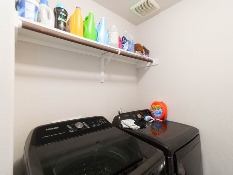 Building Photo - 5533 Topwater Trl