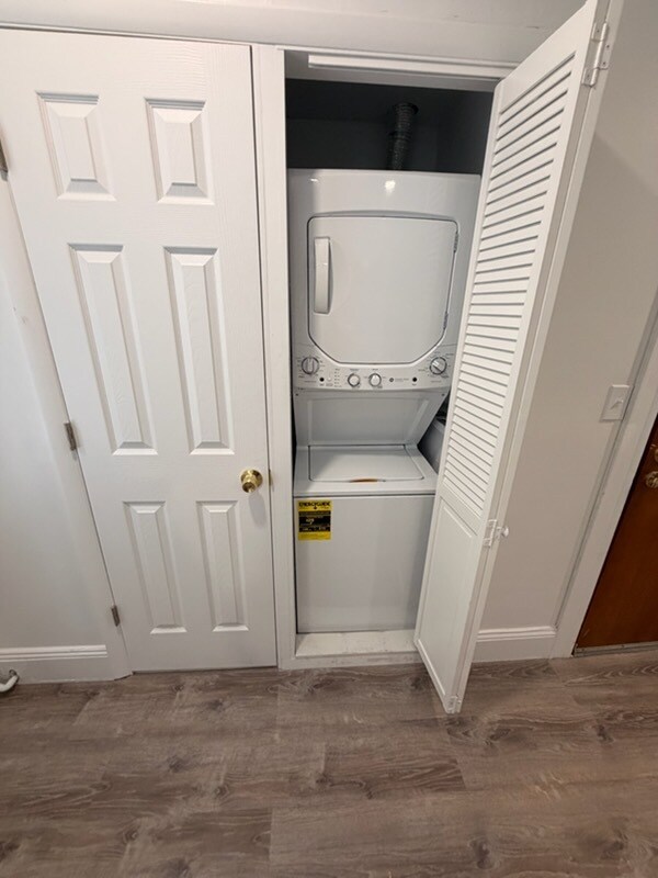 Building Photo - 60 James St