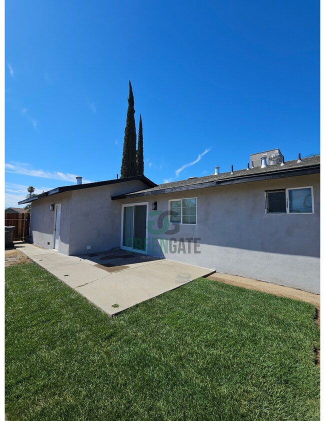 Building Photo - 901 Valente Way