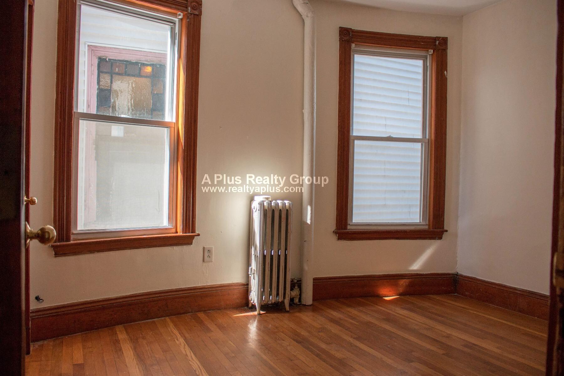 Building Photo - 336 Centre St