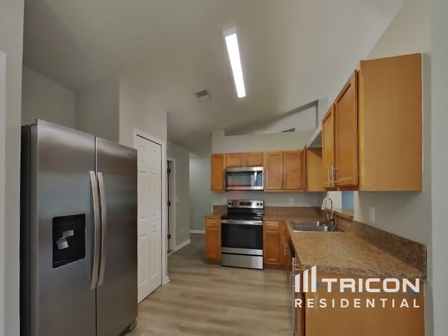 Building Photo - 12360 Anarania Dr