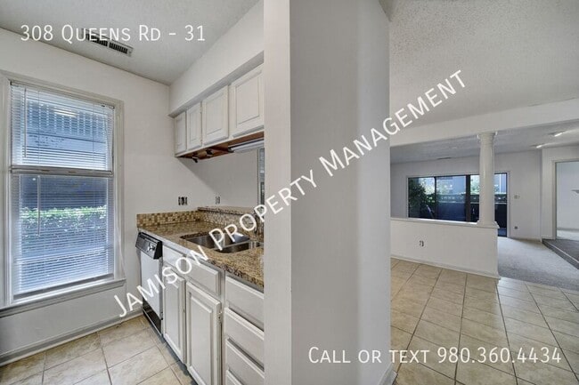 Building Photo - 308 Queens Rd