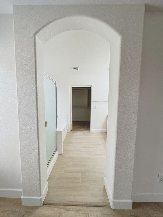 Building Photo - MOVE IN SPECIALS!! 15 DAYS RENT FREE!! Wonderful large, 4 br 2.5 ba family home in Johnson Ranch