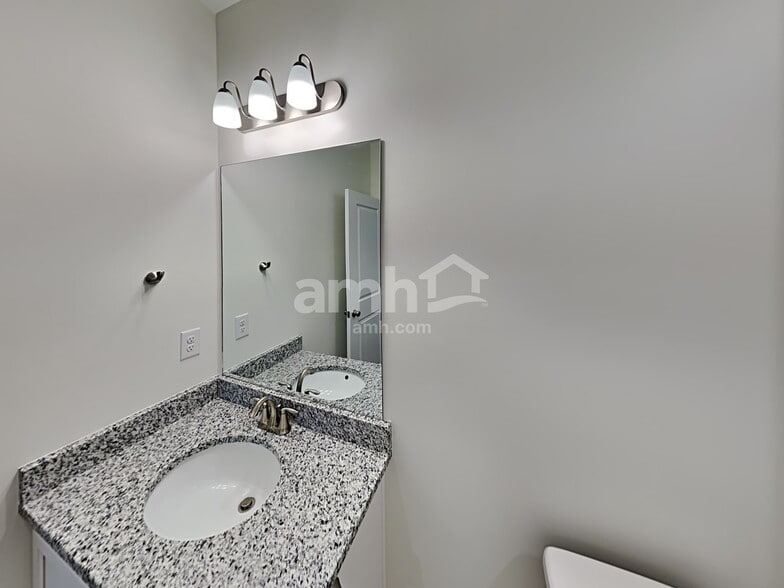 Building Photo - 1357 Lomond Dr